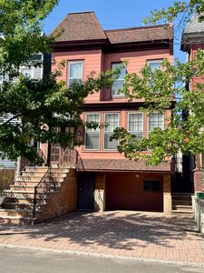 218 Jane St