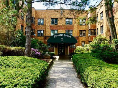 2 Greenridge Avenue #2P