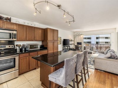 1099 Green St #B-209