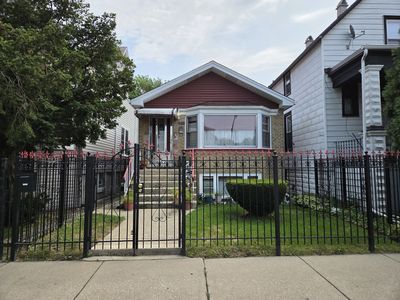 2033 N La Crosse Ave