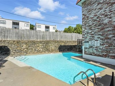Property at 5010 Baltimore Ave APT 106, Kansas City, MO