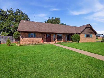 Property at 1619 Crestview Dr, Cordell, OK