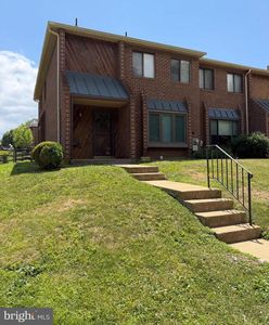 101 Neyland Ct
