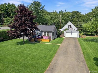 5508 Clinton River Dr