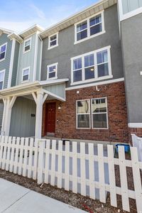 1056 W Painted Horse Ln