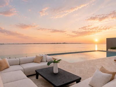 5 Grove Isle Dr Unit Penthouse M02