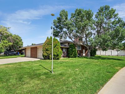 1390 W Marinwood Ave S