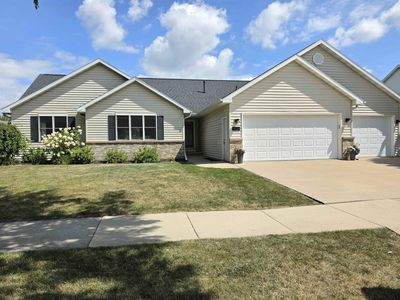 3226 Greenleaf Dr