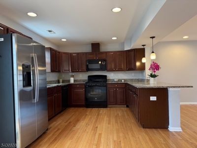 Property at 33 Ronald Dr, Somerset, NJ