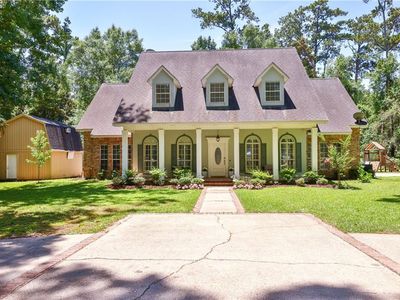105 Woodlawn Ln