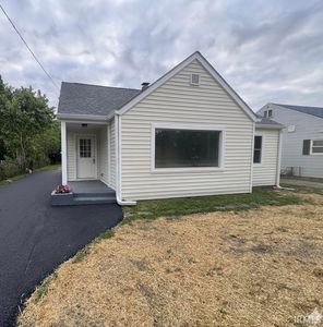 2523 S Meeker Ave