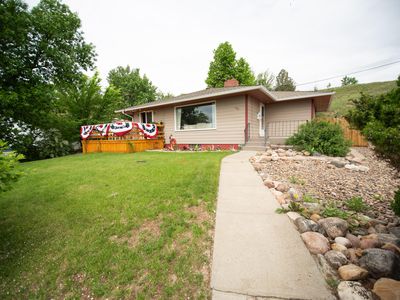 942 Assiniboine Ave
