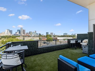 1901 S Harwood St Unit 301