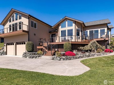 553 Sunrise Boulevard