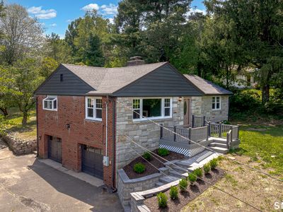 16 Gilbert Hill Road