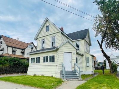 8 Holland St