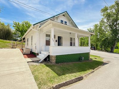 208 Locust Ct