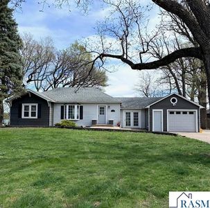 775 Shoreacres Dr