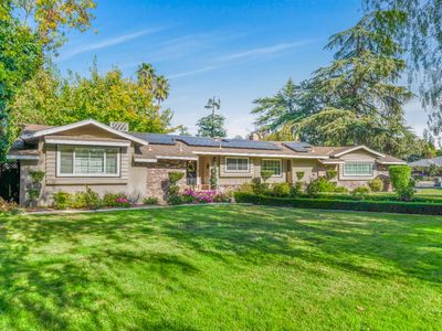 1041 E Alamos Ave