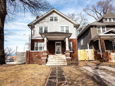 2552 N La Salle Gdns