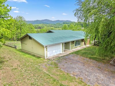 24 Jean Holt Rd