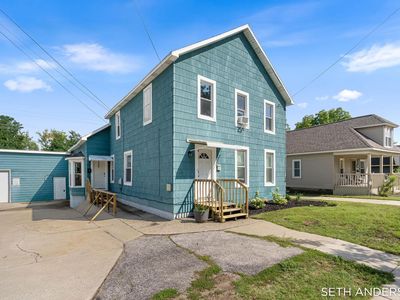 1748 Lakeshore Dr