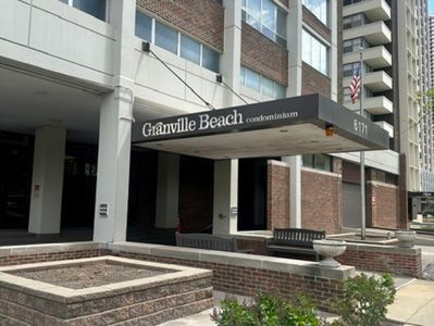 6171 N Sheridan Rd APT 2108