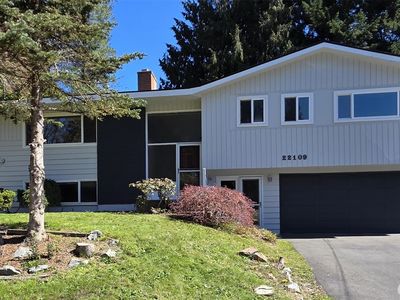 22109 93 Place W