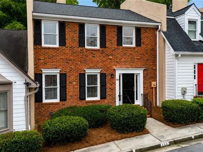 935 Lenox Hill Ct NE
