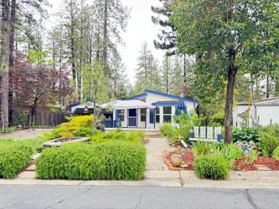 593 W Dundee Ct