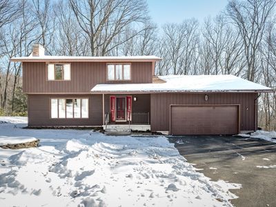 Property at 49 Glasgow Dr, Russell, MA