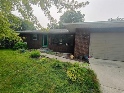 1104 N Hiawatha Dr