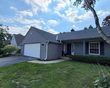 1027 W Shaker CIRCLE