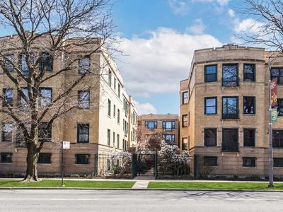 7033 N Sheridan Rd APT 2N