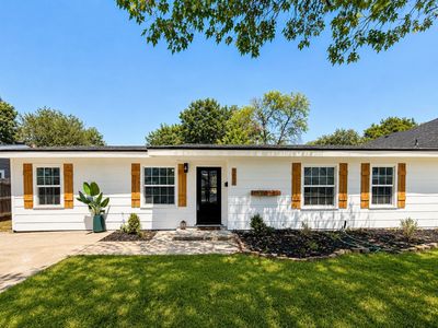 5852 Lyle St