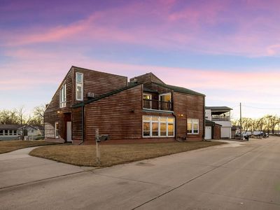 79 Lakewood Villa St