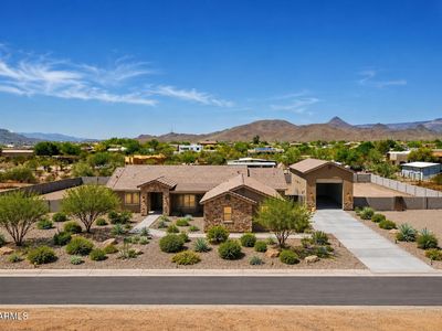1686 E Carriage Lane