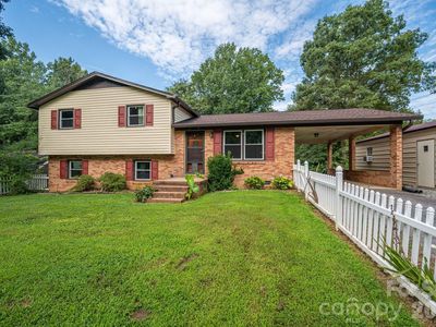Property at 1369 Chancellor Dr, Claremont, NC