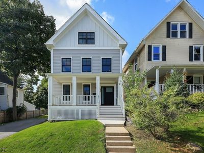 8 Locust St