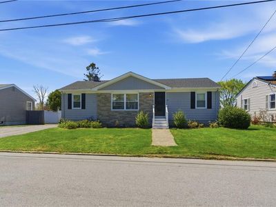 49 Sampson Ave