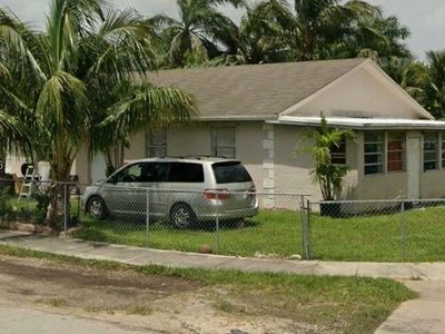 24 SW 17th Ave