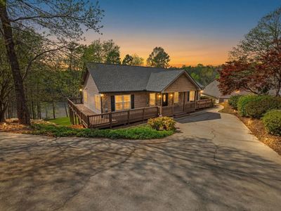 143 W Waters Edge Ln