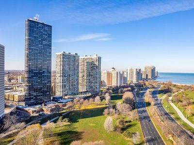 5415 N Sheridan Rd APT 2203