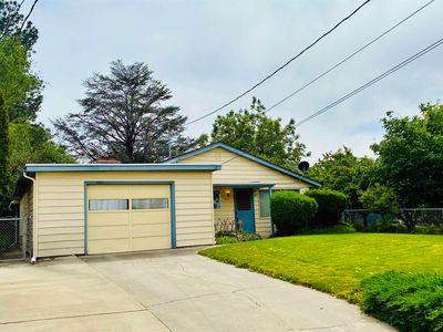 1221 Sunset Pl