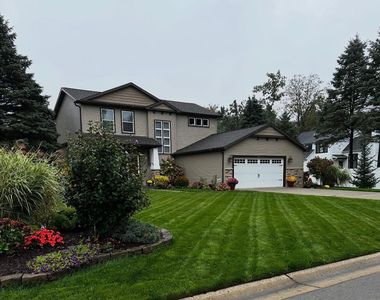 5193 Grand River Cir