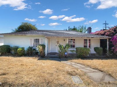 16 E Altadena Dr