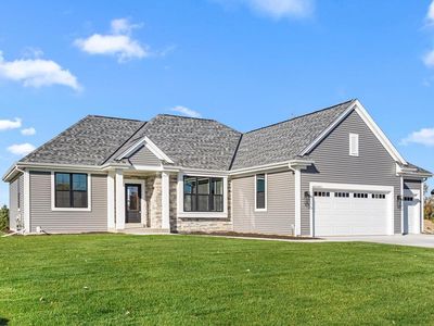 W251N2371 Valleyview CIRCLE