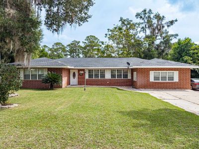 599 NW Gwen Lake Ave