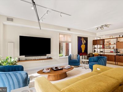 1045 31st St NW APT 104