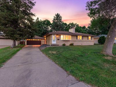 831 Overton Dr NE